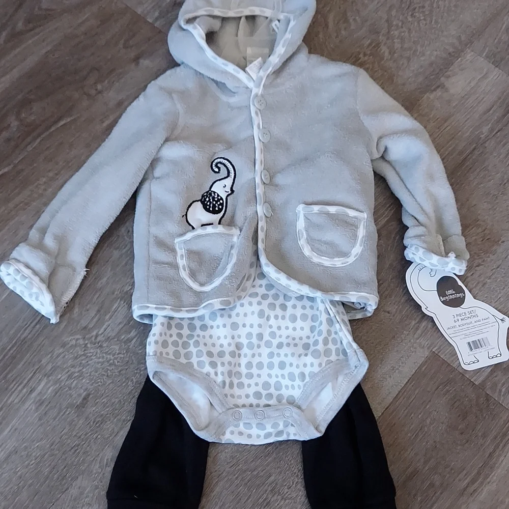 ๐ 2/$25 NWT gender neutral 6 month outifits - Picture 4 of 5